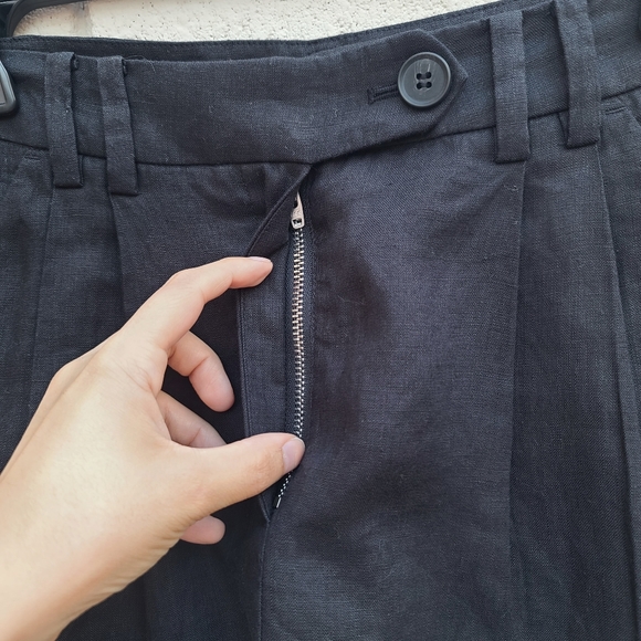 & Other Stories | Relaxed Linen Shorts in Black Size 0 - Picture 4 of 8